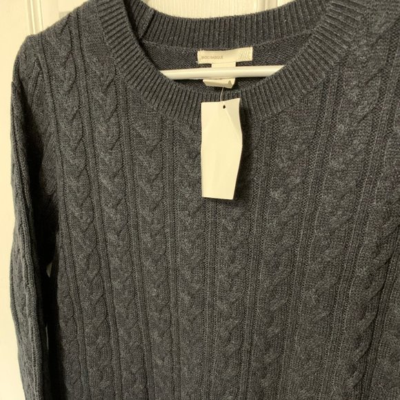 Women's Sweater - Picture 2 of 2